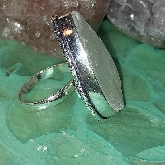 Beautiful Teardrop Raw Selenite Ring Size 6.75 - Picture 5 of 6